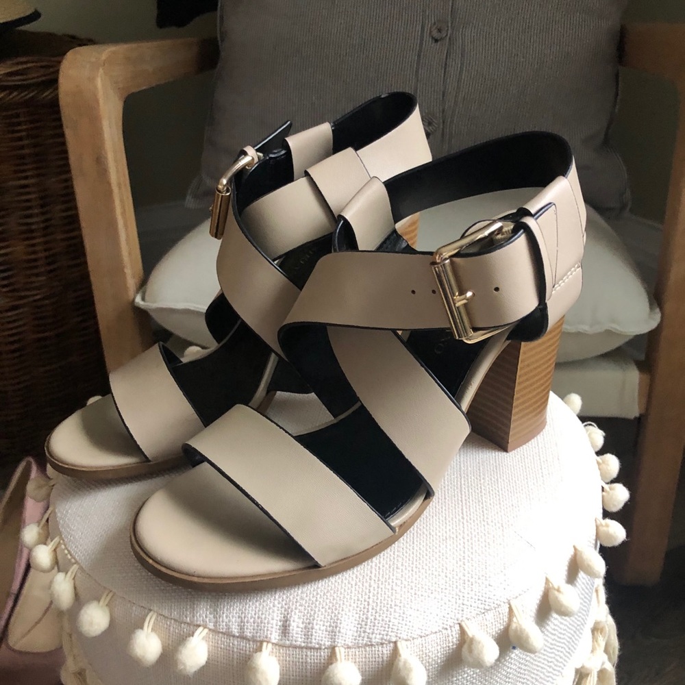 Christian Siriano Tan Strappy Block Heel Pumps SZ7
